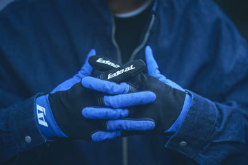 快適なライディングを実現するメッシュグローブ