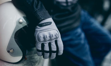 バイクグローブの寿命は何年？買い替え時期の目安とチェックポイント
