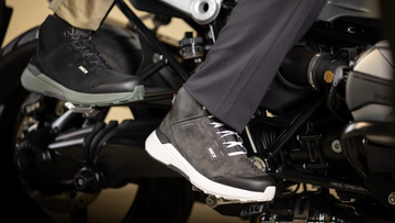 街乗りライダーにおすすめのバイクブーツとは？普段使いと安全性を両立する選び方